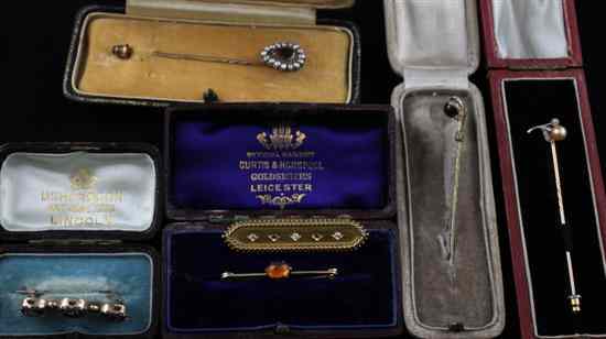 Appraisal: A pearl and diamond set gold stick pin in original