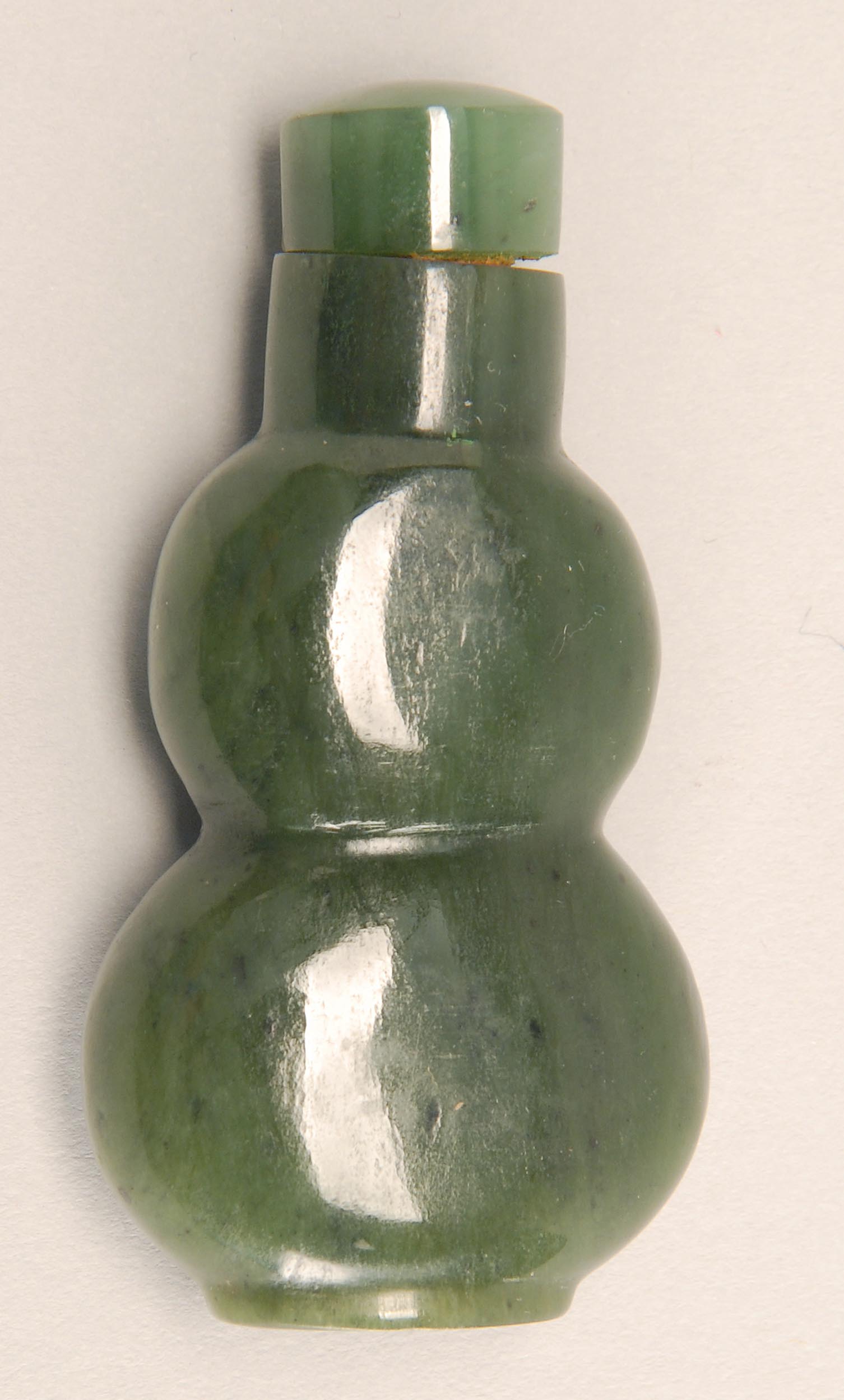 Appraisal: GREEN JADE SNUFF BOTTLE In double gourd form with conforming