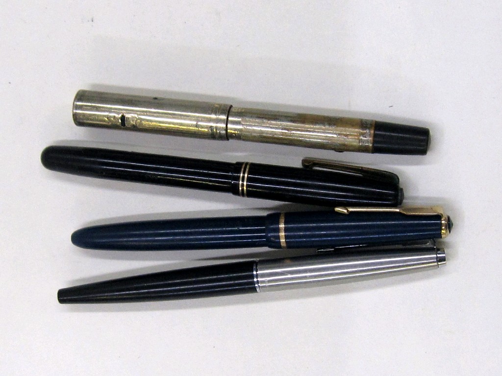 Appraisal: Lot comprising four assorted fountain pens