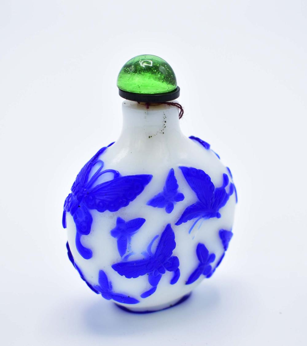 Appraisal: CHINESE BLUE ON WHITE CASED GLASS SNUFF BOTTLEThe spherical vessel