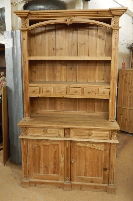 Appraisal: A pine dresser the inverted breakfront cornice above two shelves