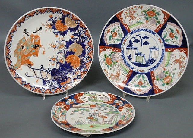 Appraisal: Three Imari chargers th c dia