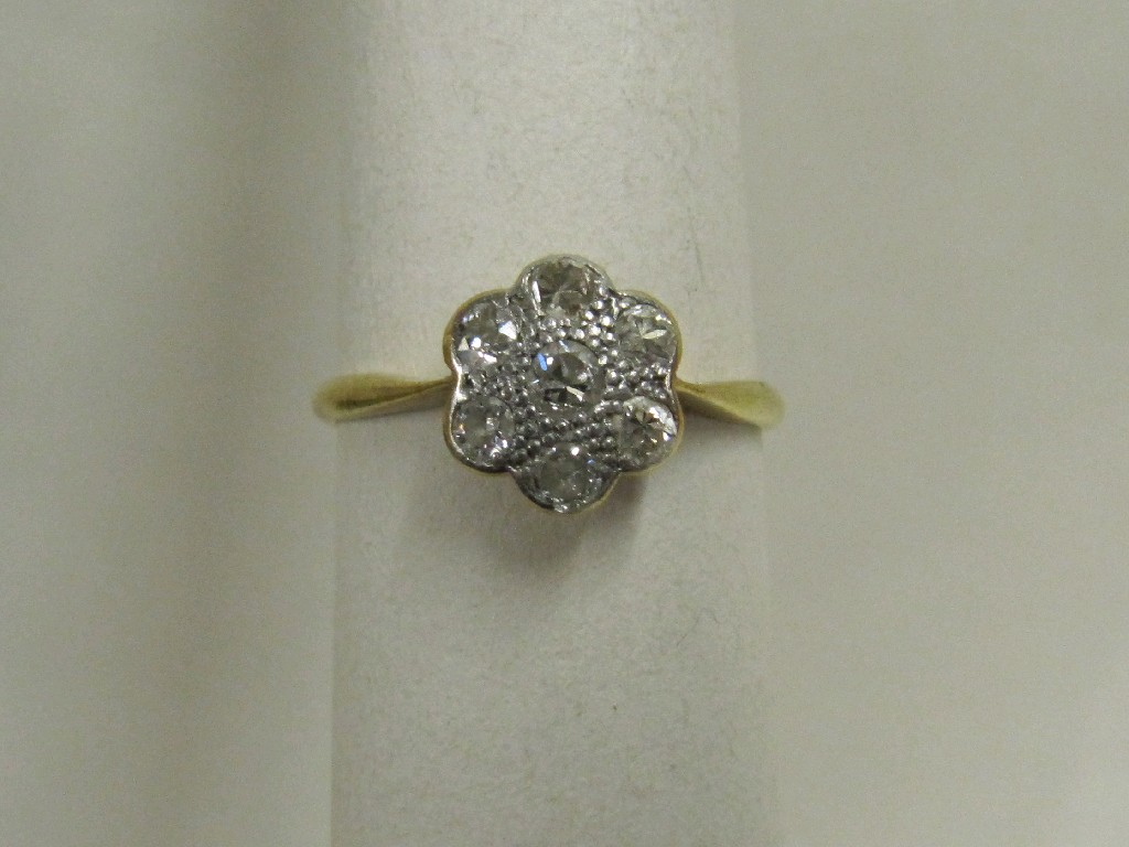 Appraisal: Nineteen thirties ct gold diamond cluster ring