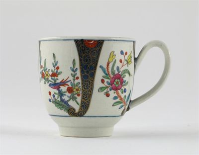 Appraisal: A Worcester cup painted with four alternate sprays of colourful