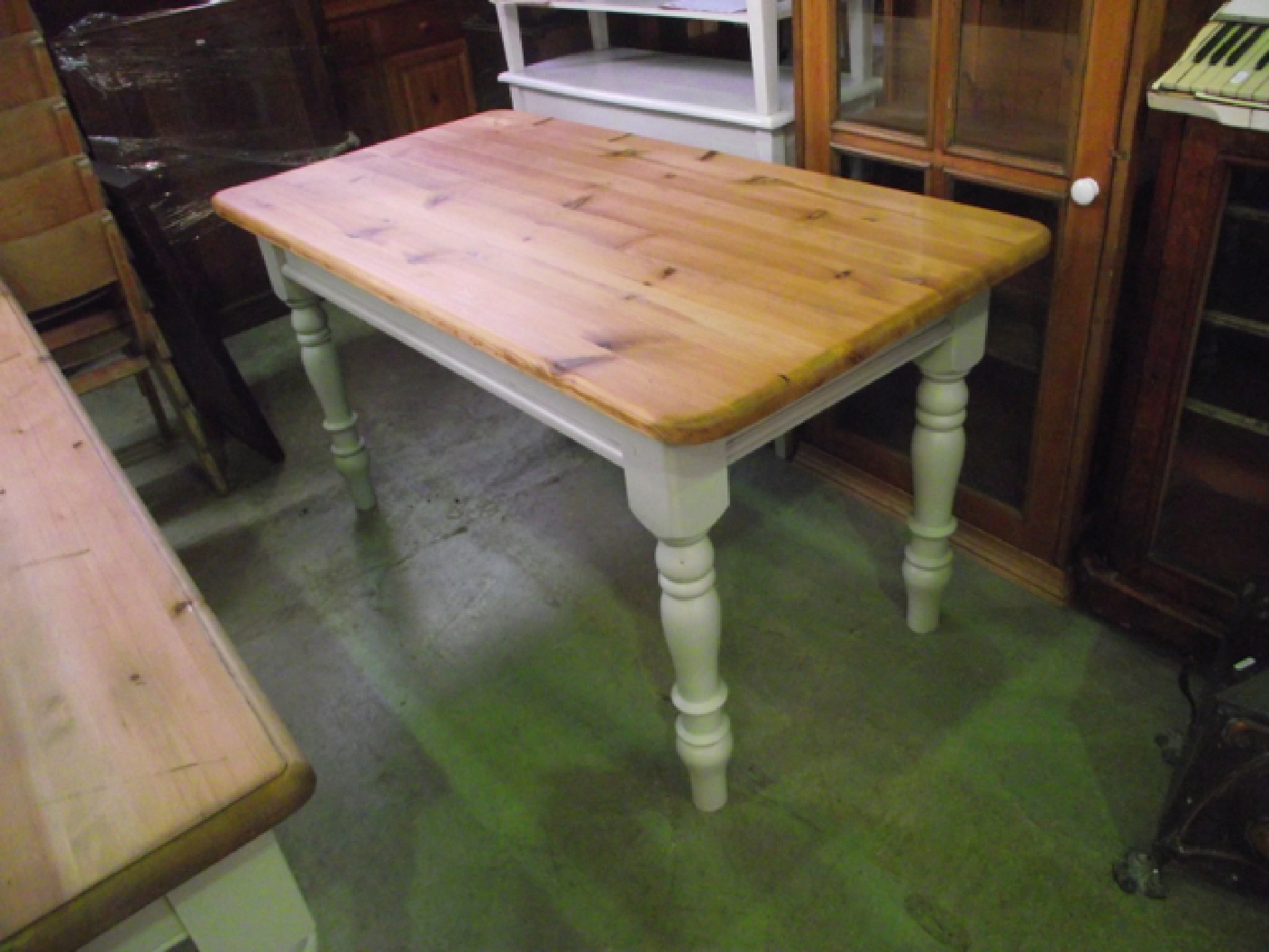 Appraisal: A pine kitchen table with sanded plank top raised on