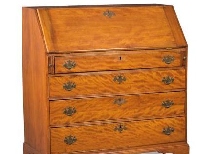 Appraisal: NEW ENGLAND CHIPPENDALE FIGURED MAPLE SLANT-LID DESK The lid opening