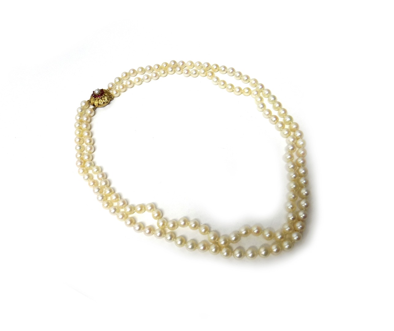 Appraisal: A two row necklace of uniform cultured pearls on a