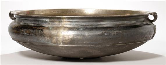 Appraisal: A LARGE BRONZE DISH South India ca th c D