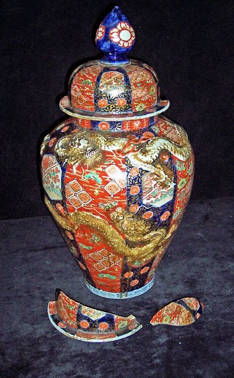 Appraisal: An Oriental Imari vase and cover of inverted pear shape