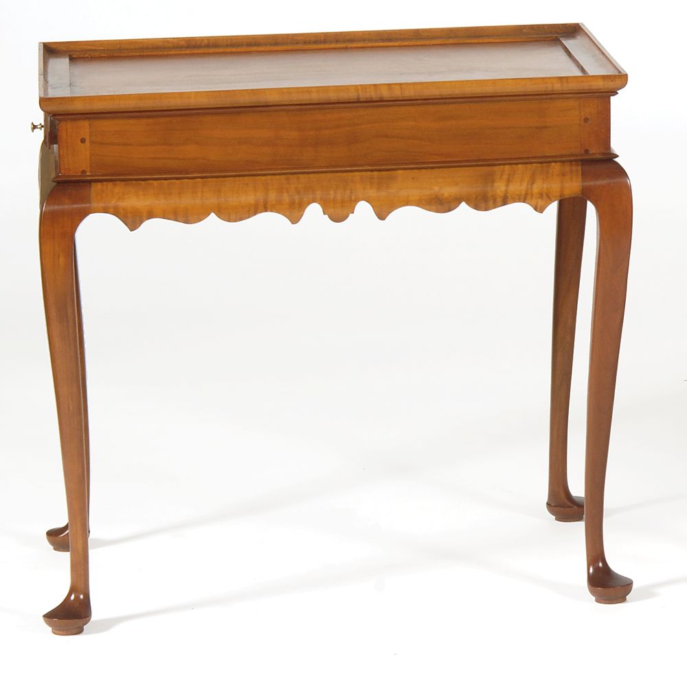 Appraisal: ELDRED WHEELER QUEEN ANNE-STYLE TEA TABLE In cherry and tiger