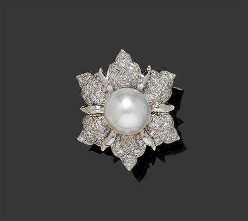 Appraisal: PEARL AND BRILLIANT-CUT DIAMOND RING White gold Fancy ring the