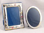 Appraisal: A silver oval photo frame by Richard Comyns Sheffield approx