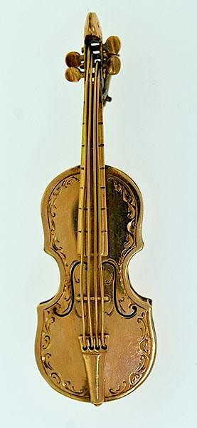 Appraisal: Gold Violin Pin 's K yellow gold violin pin Realistically