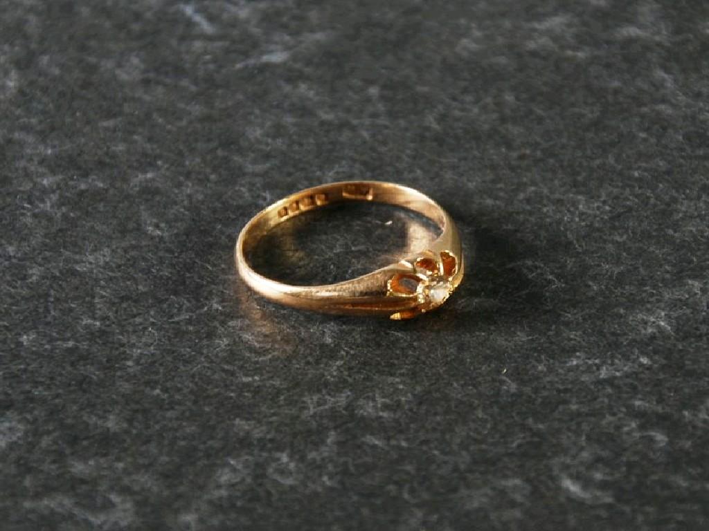 Appraisal: EARLY TWENTIETH CENTURY ct GOLD RING claw set with a