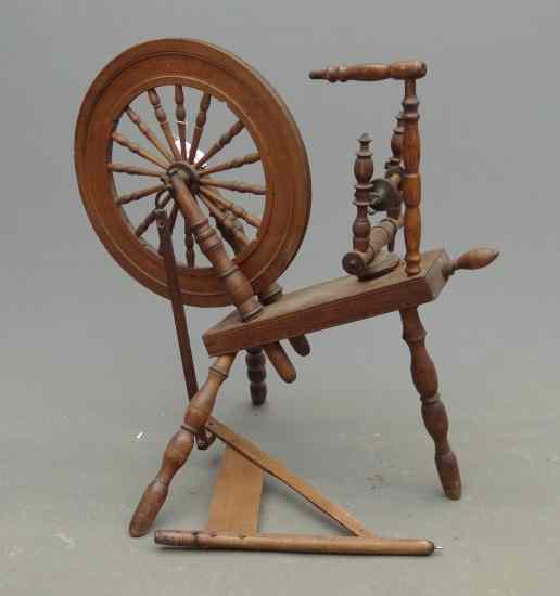 Appraisal: th c spinning wheel