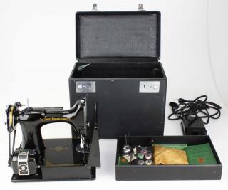 Appraisal: Singer Featherweight Sewing Machine with case accessories