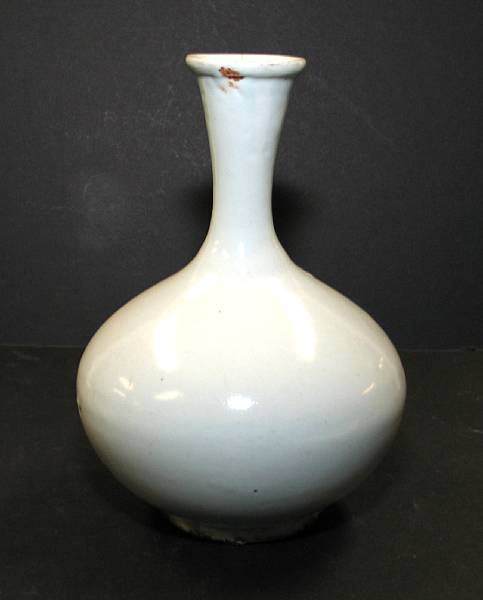 Appraisal: A Korean white glazed porcelain bottle Late Joseon Dynasty cracked