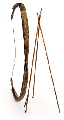 Appraisal: An Indian archers' bow koman cm long and three feather