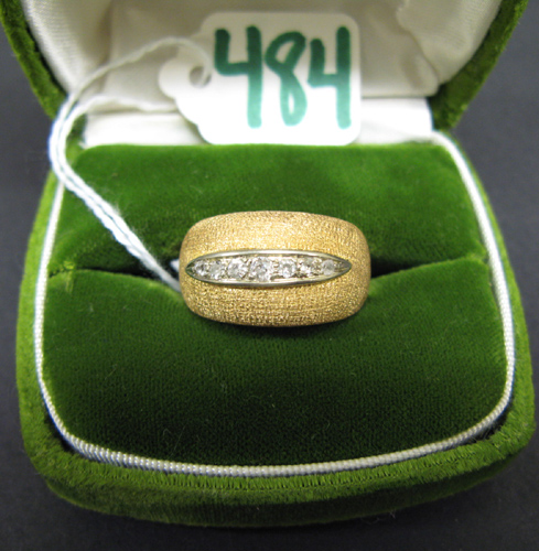 Appraisal: DIAMOND AND EIGHTEEN KARAT GOLD RING The top half of