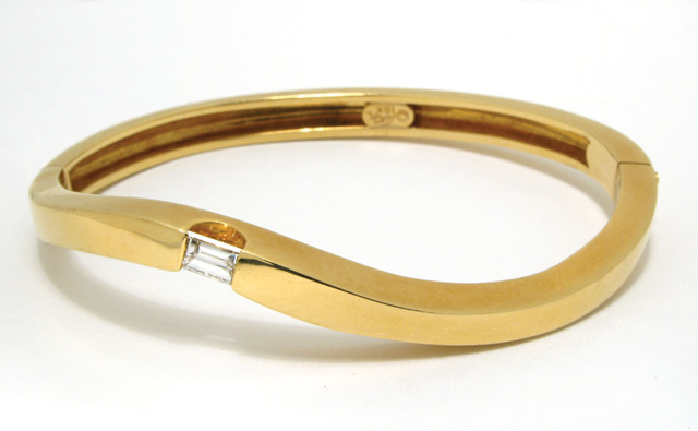 Appraisal: DIAMOND AND EIGHTEEN KARAT GOLD BANGLE set with a single