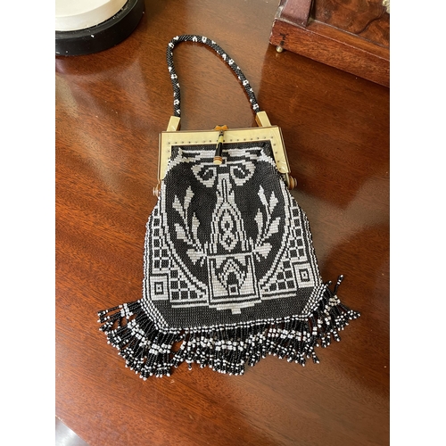 Appraisal: Fine Art Deco beaded flapper bag