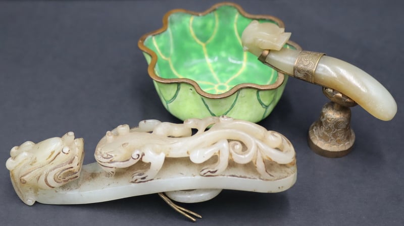 Appraisal: CHINESE CARVED JADE DRAGON BELT HOOKS Includes a large Chinese