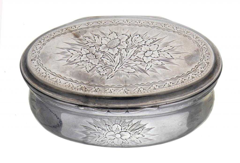 Appraisal: A FLEMISH SILVER OVAL SNUFF BOX with bomb sides engraved