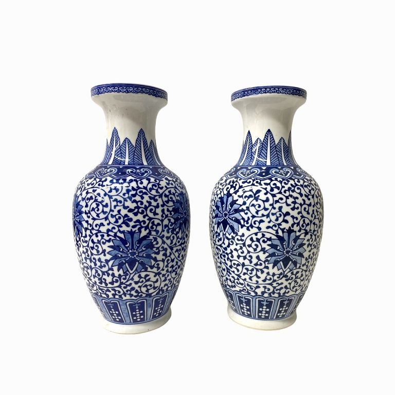 Appraisal: Pair of th Century Chinese Porcelain Vases Pair of th