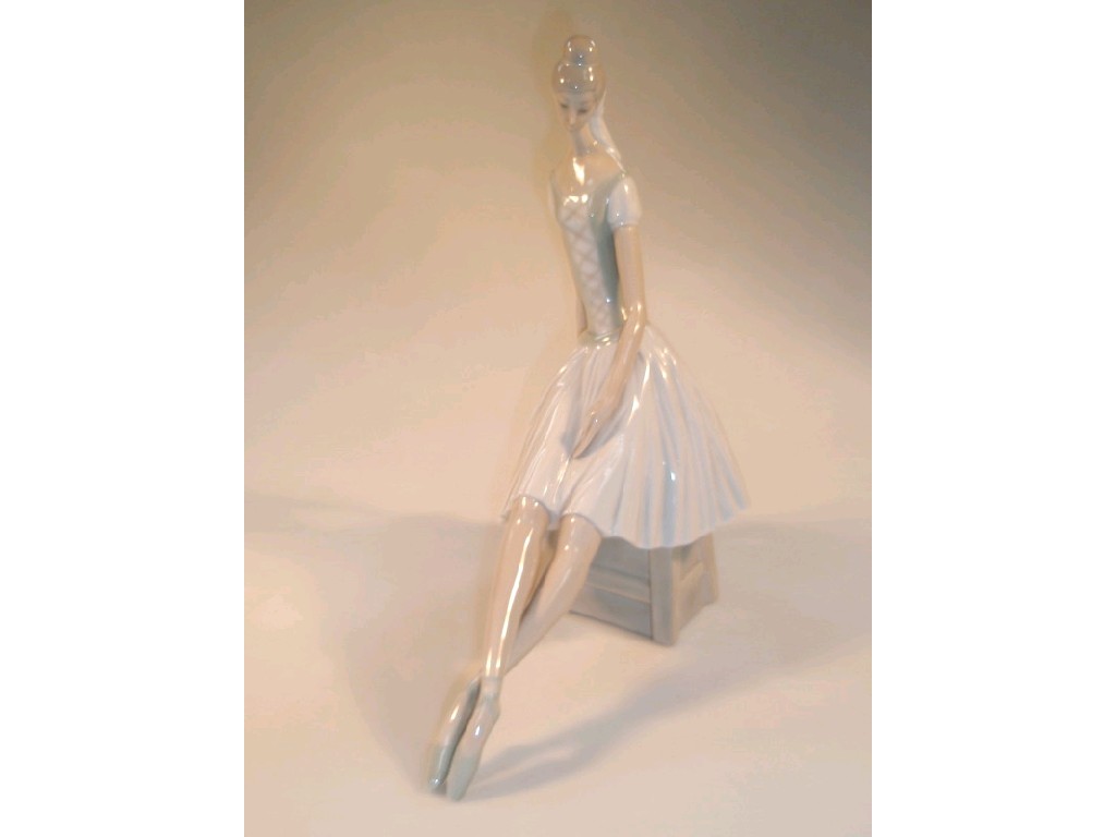 Appraisal: A Lladro style porcelain figure of a ballerina cm high