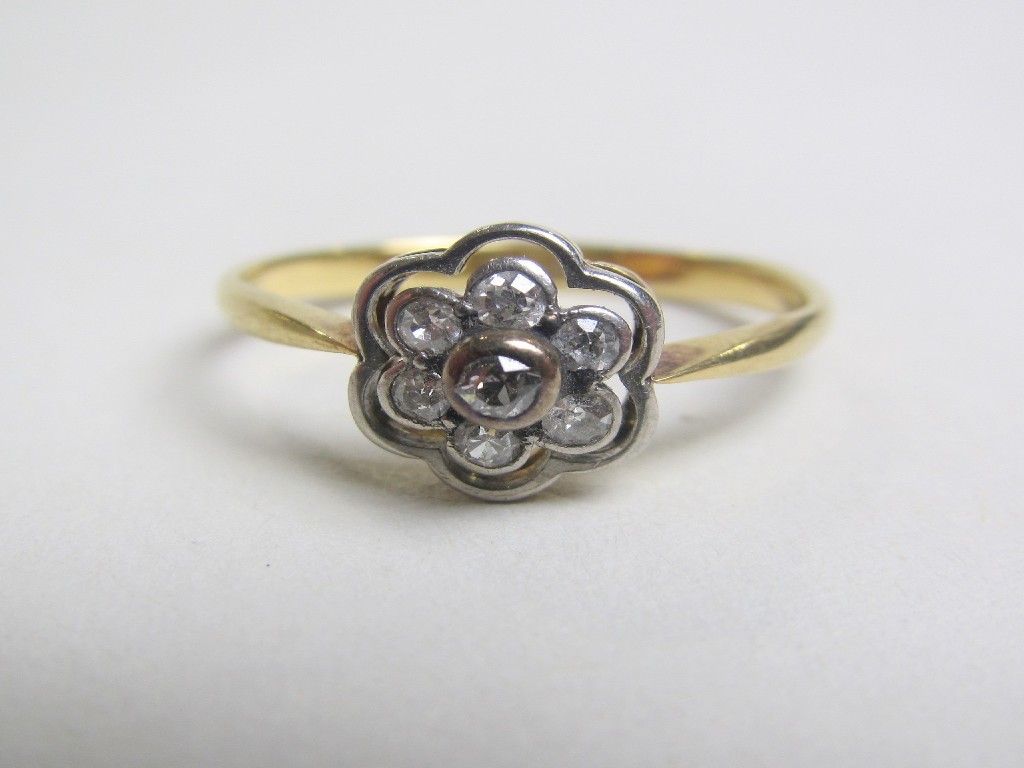 Appraisal: Nineteen thirties ct gold seven stone daisy cluster ring