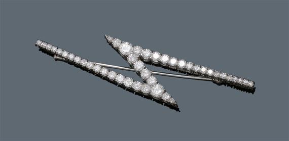 Appraisal: DIAMOND BROOCH P BINDER White gold Attractive brooch designed as