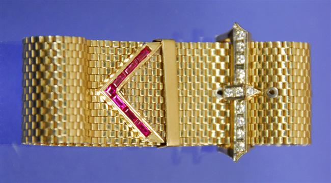 Appraisal: K YELLOW GOLD MESH LINK DIAMOND AND RUBY RETRO STYLE