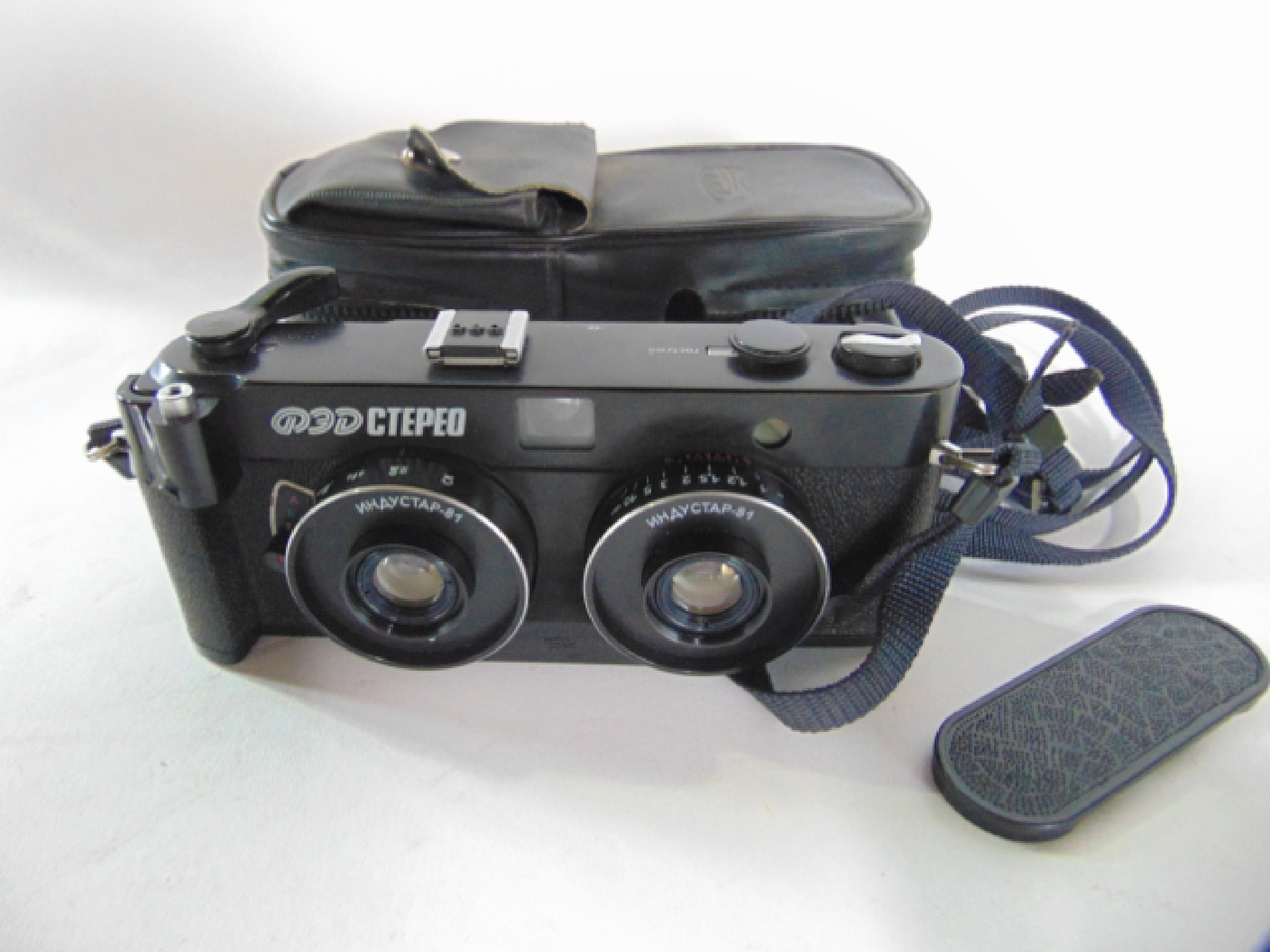 Appraisal: A Russian Fed Ctepeo stereo camera numbered to underside cased