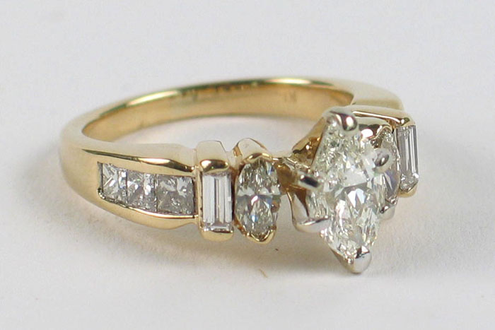 Appraisal: DIAMOND AND FOURTEEN KARAT GOLD RING WITH DIAMOND GRADING REPORT