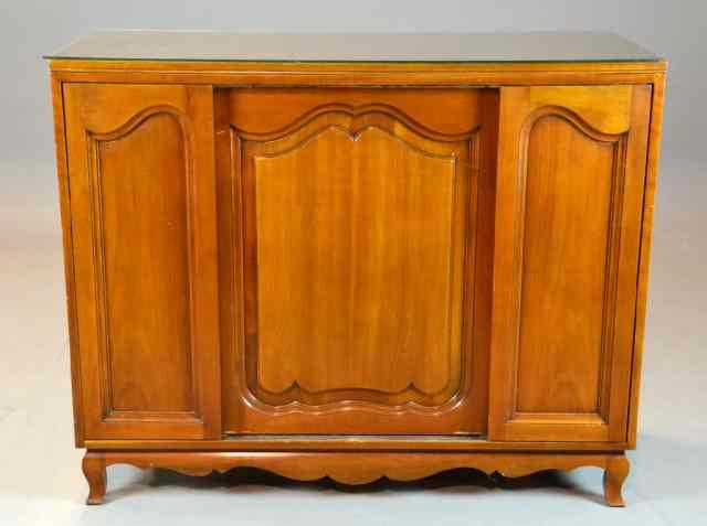 Appraisal: John Widdicomb Co Men's Dresser ArmoireThree scroll-panelled sliding doors opening