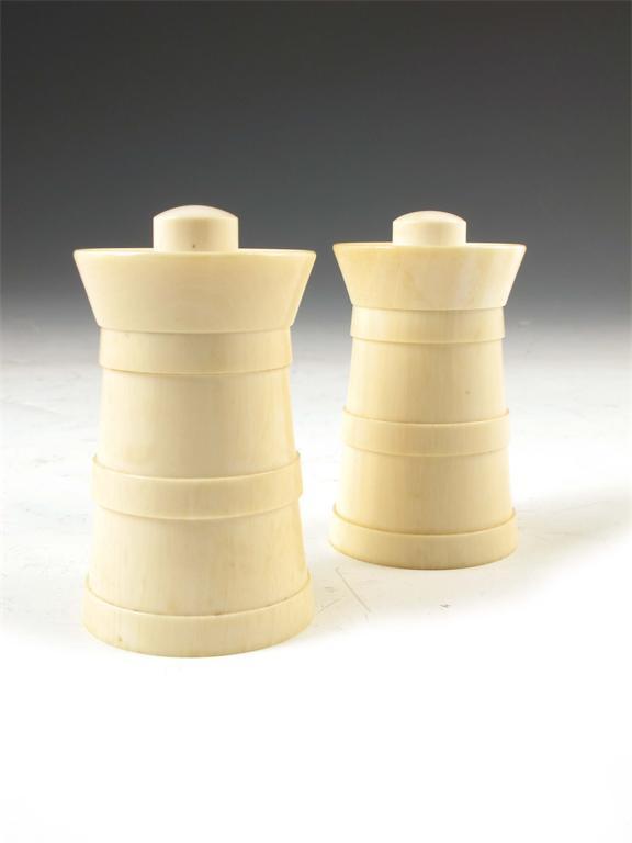 Appraisal: A pair of turned ivory pepper mills