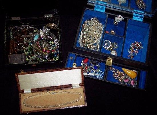 Appraisal: A large collection of costume jewellery boxed