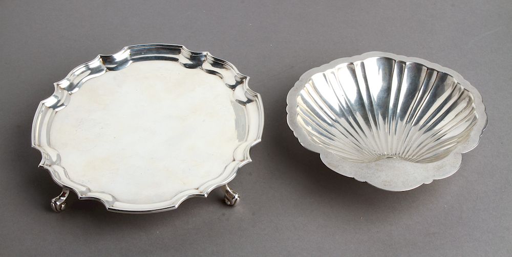 Appraisal: English Sterling Silver Salver Shell Dish English sterling silver footed