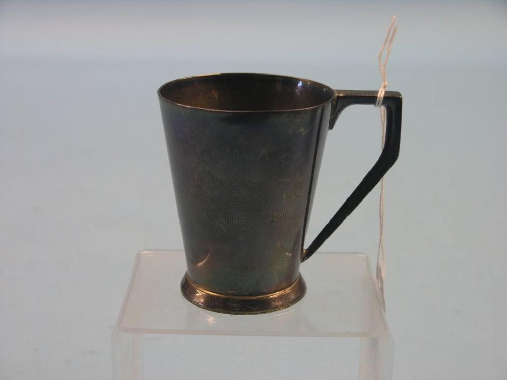 Appraisal: A small jubilee silver tankard Birmingham approx oz approx in