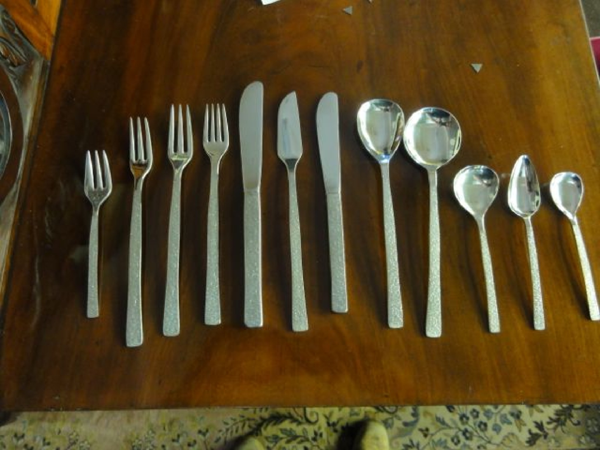 Appraisal: A suite of Viners stainless steel flatware with textured handles