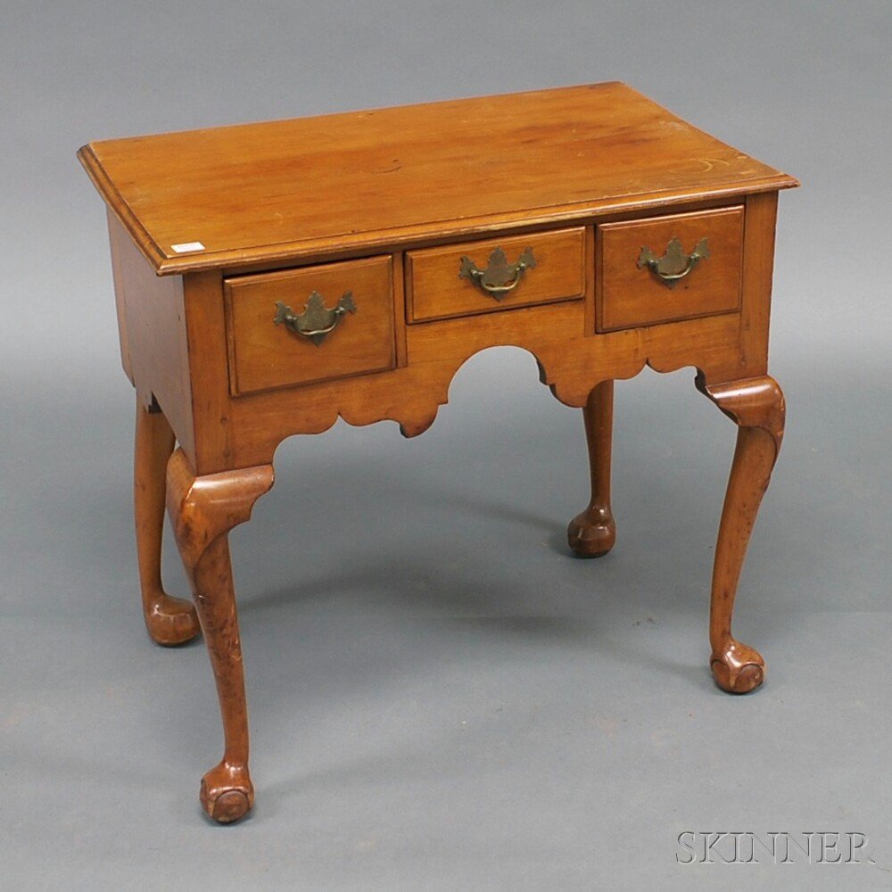 Appraisal: Chippendale Cherry Dressing Table America th century the rectangular thumbmolded