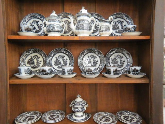 Appraisal: pc Mulberry Ironstone Dinner Service for with tea set Corean