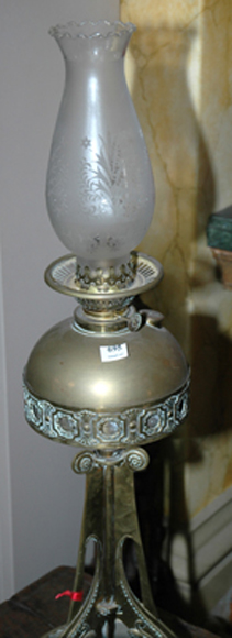 Appraisal: AN ART NOUVEAU BRASS KEROSENE LAMP The ovoid font above