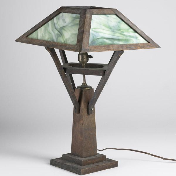 Appraisal: PRAIRIE SCHOOL Table lamp with oak frame and green slag