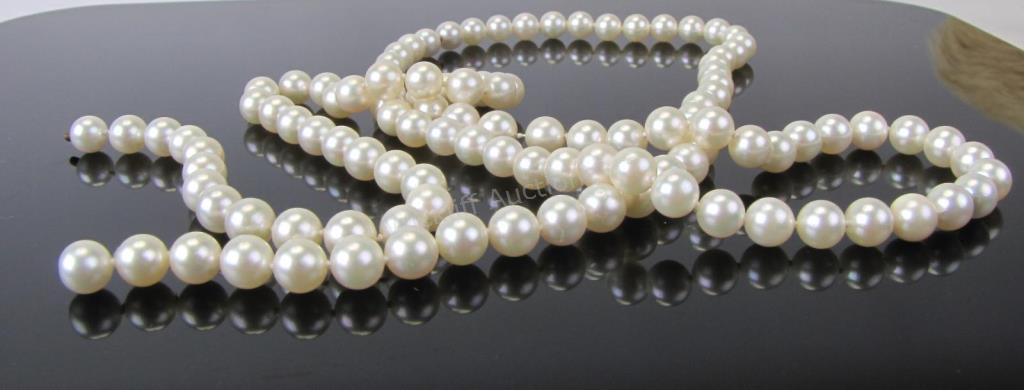 Appraisal: A strand of mm x mm cultured pearls in Opera