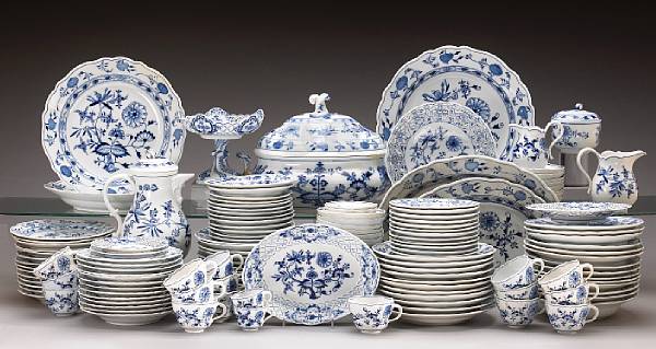 Appraisal: A Meissen porcelain dinner service in the 'Blue Onion' pattern