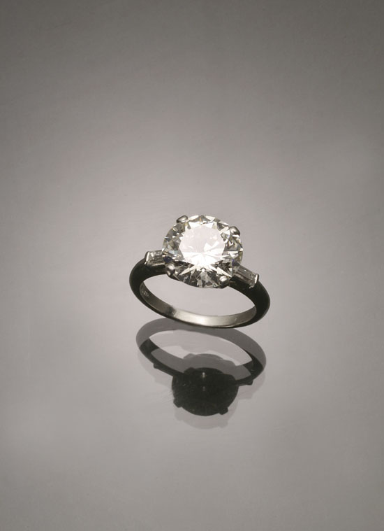 Appraisal: Art Deco Platinum Solitaire Diamond Ring Circa The four-prong A-box