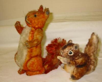 Appraisal: A Steiff red squirrel covered in red and fawn plush