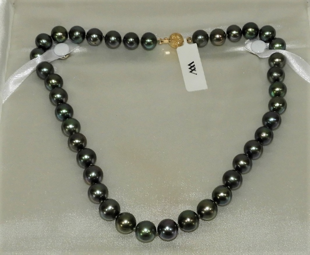 Appraisal: ESTATE K IRIDESCENT BLACK PEARL BEADED NECKLACE China ContemporaryThirty-nine round