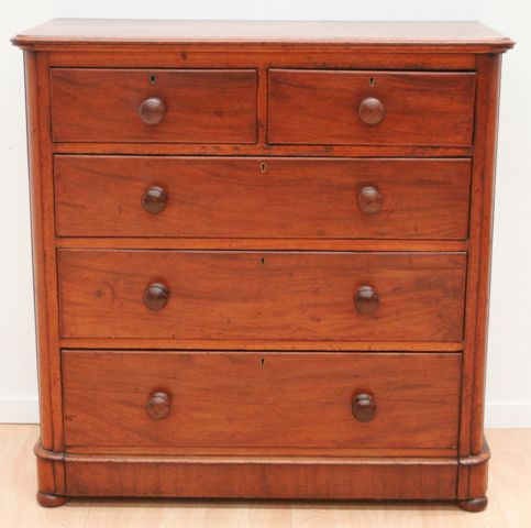 Appraisal: A th century Australian cedar chest of drawers cms wide